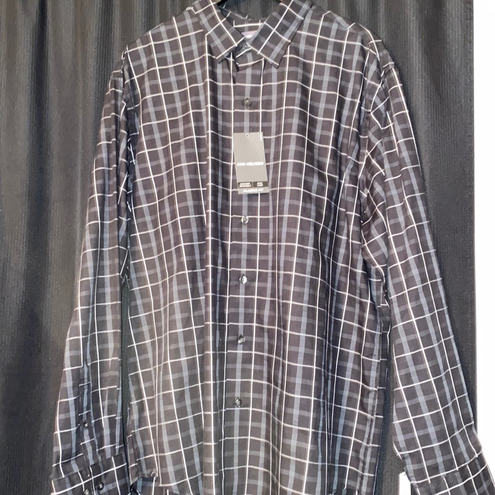 Van Heusen dress shirt Classic fit size 17-17 1/2 arm size is standard (34/35)